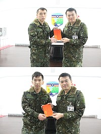 上圖:余主任代表指揮官頒發二兵張宏民禮券。下圖:余主任代表指揮官頒發一兵巫承穎禮券。(圖/文:謝承翰)
