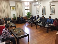 　南竿孕婦4日上午前往縣議會憂心陳述縣醫婦產科醫師年底銜接，議員表示關切，衛福局說明已備置因應作業，請地方孕婦媽媽們安心待產。（圖：曹重偉）
