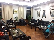 　交通部航港局長謝謂君11日與立委陳雪生同行訪視地方港務，並與縣長劉增應、議長張永江、副縣長王忠銘就馬祖海運聯外及島際交通、港埠等現階段推動作業，交換意見及說明。（圖：連江縣交旅局）