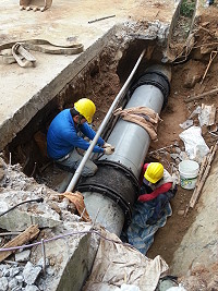 環島北路截流系統地下輸水管路近年來頻傳破裂,可能與塑膠管脆化有關,自來水廠規劃全面汰換。(圖/文:陳鵬雄)