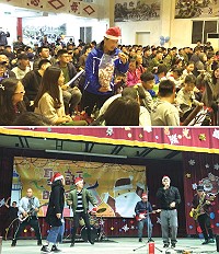 莒光守備大隊「繽紛聖誕璀璨莒光」聯歡晚會,嗨翻莒光聖誕夜。(圖/文:宋幸儒)
