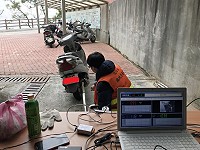 　縣內尚未完成機車排氣定檢的機車仍有2066輛，請車主盡快於106年內完成機車排氣定檢，離島由於未設有機車定檢站，環資局每季派員巡迴各鄉，提供免費檢測服務。（圖：連江縣環境資源局）