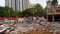 　馬祖旅居桃園八德鄉親信仰中心之一「龍山寺」五靈公廟30日動工拆除重建。（圖：曹常壁）