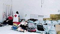 因應國內舊衣處理出現瓶頸,紅十字會馬祖支會今年初就掛出停止舊衣回收公告,指出很多機構都不再需要舊衣捐贈,建議鄉親減買衣物,支持環保生活!(圖/文:曹重偉)