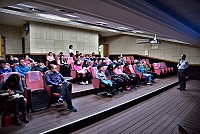 　馬祖地質公園提報東引說明會，台灣大學地理環境資源系林俊全教授帶領大家認識地質公園的內涵及說明提報設立地質公園的流程。（圖／文：陳其敏） 