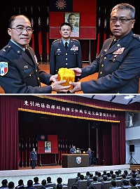 陸軍副司令黃國明中將主持東引指揮部新、卸任指揮官交接布達典禮。(圖:東引指揮部)