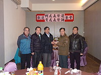 　民政處長柯木順屆齡退休，縣府舉辦歡送會感謝任內付出及致贈紀念牌。（圖：連江縣政府）