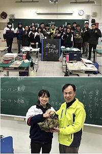 　為考生加油打氣，縣長劉增應等人18日專程前往馬中為考生獻上包粽祝福。（圖／文：吳嘉榮）