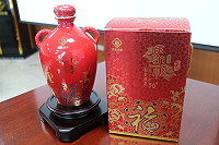 　馬祖酒廠推出馬祖陳高十年福氣滿盈禮盒，1月22日上市，春節送禮最佳選擇。（圖／文：吳嘉榮）