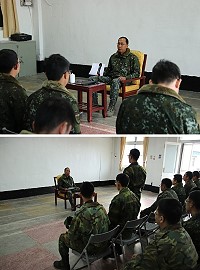 (上圖)指揮官實施精神講話。(下圖)指揮官逐一詢問新兵到部狀況。(圖/文:謝承翰)