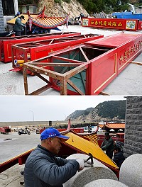 　山隴境白馬尊王廟昨展開春節牌樓搭建工作，首日在澳口老廟倉庫整備，吸引20多位社友前往協助，一起將牌樓組件拆封搬出倉庫清洗，一些螺絲零件有鬆脫或缺角的情況都要馬上修復。（圖／文：曹重偉）