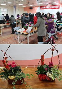 連江縣基督教女青年會4日辦理春節花藝課程,學員透過親手插作的春節年花,為住家增添年味。(圖/文:吳嘉榮)