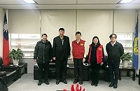 　為爭取在台的本縣籍消防人員返鄉服務，立法委員陳雪生、連江縣消防局長徐文明拜會內政部消防署長陳文龍。（圖：立法委員陳雪生辦公室）