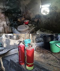 　西莒一民宅傳出火警，民眾用消防局配置在各村的滅火器自行撲滅火勢，人員均安。（圖／文：西莒消防隊、宋幸儒）