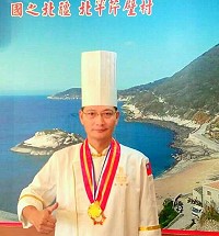 芹壁子弟陳國寶擔任台灣義廚聯盟總幹事,巡迴全省為弱勢免費供餐,今年元宵將返鄉擔任芹壁中央廚房總舖師。(圖:陳國寶提供)