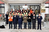 　大年除夕，縣長劉增應、副縣長王忠銘特別連袂前往警察局、消防局等各值夜單位拜年，向執勤人員道聲「辛苦了」，祝福大家狗年快樂、萬事如意。（圖／文：曹重偉）