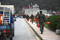 　&#22338;里軍民總動員布置燈籠，「十三暝」活動熱鬧可期。（圖／文：陳鵬雄）