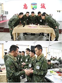 上圖:副指揮官與壽星代表共同吹蠟燭。下圖:副指揮官致贈壽星代表小禮品。(圖/文:謝承翰)