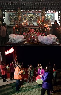 西莒擺暝活動,坤坵趙大王廟首登場,傳統技藝協會鼓板隊敲鑼打鼓,現場熱鬧滾滾,歡樂氣氛更勝春節。(圖/文:宋幸儒)