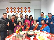 東莒婦女節表揚餐會,縣長劉增應、議長張永江及鄉長、議員、代表及村長與得獎人合影慶賀及祝福。(圖/文:宋幸儒)