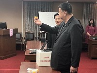 陳雪生在立院第9屆第5會期交委會召委選舉獲同票抽中召委席次。(圖:陳雪生國會辦公室)
