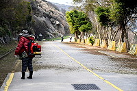　馬拉松進入倒數，北竿鄉公所環保隊展開全島賽道環境大整頓工作。（圖／文：陳鵬雄）