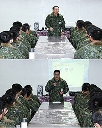 　（上圖）參謀長莊少將主持考選宣導。（下圖）情報處處長張上校對轉服官兵講述從軍經歷。（圖／文：翁正坤）