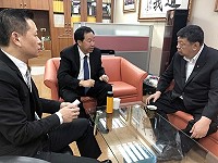 議長張永江關切馬祖離島消防、醫療替代役空缺問題,以及醫療大型直升機進駐進度、3000噸交通船配合款等,12日到立法院拜會立委陳雪生討論及意見交換。(圖:陳雪生國會辦公室提供)