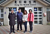 　東引衛生所團隊新添二名生力軍，一般內科醫師曹儷馨（右2）及護理師林冠宇（左2）。（圖／文：陳其敏）
