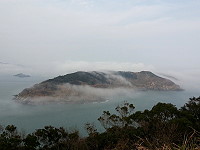 　霧季提前報到。（圖與文：陳鵬雄）