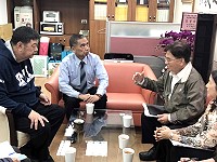 　中油馬祖興建油槽，立委陳雪生16日邀中油公司總經理李順欽（圖中）到立院交換意見。（圖：陳雪生國會辦公室）