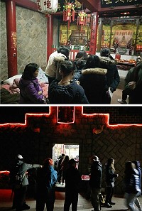 龍角峰祈夢越夜人潮越多,今年總計有近3百人次前往祈夢。(圖:文化處提供)
