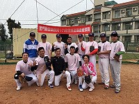 東引鄉駐軍組成的東引驃悍隊專程赴金門參加第十九屆金城盃慢壘賽,與來自各地的好手一起切磋球技。(圖:東引驃悍隊)