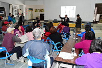 　縣府產發處村村特色工程規劃設計民眾說明會24日在南竿鄉舉辦，吸引多位鄉紳及業者前往聆聽；處長劉德全也到場關心，感謝出席鄉親的寶貴建言。（圖／文：曹重偉）