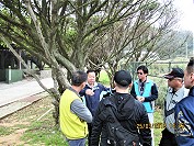 　議長張永江會同鄉長楊雲成、指揮官陳明華、遊客中心主任林利瑞等人勘察東引各景點，就軍事景點開放參觀的相關細節進行商討與確認。﹙圖：連江縣議會﹚