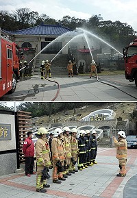 因應清明節期間可能發生的墓地、林野火災,消防局南竿分隊、介壽分隊25日特會同南竿義消大隊於民眾公墓舉辦消防搶救演練,場面相當逼真。(圖/文:曹重偉)