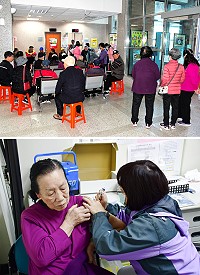 馬祖65歲以上縣民免費接種新型肺炎鏈球菌疫苗26日起開跑,縣立醫院昨天下午首次開診就吸引99位長者前往接種,交頭接耳、相當熱鬧;這兩天四鄉五島共183位長者完成接種。(圖/文:曹重偉)