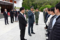 　馬防部著手調查防區先輩遺骸，移靈讓先輩英靈安置於珠螺軍人公墓；今年度此工作還在持續進行中，指揮官楊海明希望鄉親多探聽有無認識的耆老長者知道哪邊還有軍方的孤墳野塚，立即向人行處通報，讓這工作功德圓滿。（圖／文：曹重偉）