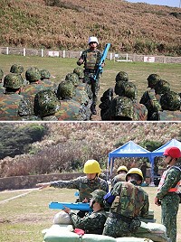 (上圖)射擊指揮官林少校實施射擊程序說明及安全規定下達。(下圖)役男實施66火箭彈縮射彈練習射擊。(圖/文:謝承翰)