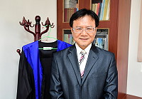　連江地方法院院長走馬換將，由台灣高等法院台中分院法官劉長宜接任，並於16日履新，他曾於82至84年間在東引駐防，對馬祖感覺既熟悉又陌生。（圖／文：曹重偉）