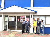 行政院政務委員林萬億在議長張永江等人的陪同下,訪視東引公共托育中心。(圖:連江縣議會)