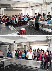 　南竿鄉公所23日下午3時於介壽獅子市場內召開第2次招商說明會，攤商出席踴躍，在承辦課引導下遶場一周，對整建後空間、設施相當期待。（圖／文：曹重偉）
