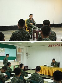 　上圖：副指揮官對新進役男實施精神講話。下圖：副指揮官逐一詢問轉服志願役士兵人員到部狀況。（圖／文：翁正坤）　