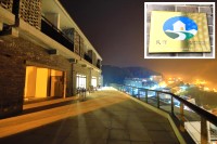 　西莒山海一家會館已取得民宿執照，縣府核發民宿銅牌28日已掛起，該會館擁有制高無敵海景及入夜後謐靜。（圖：山海一家會館）