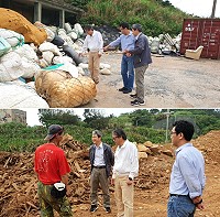 　連江縣政府秘書長張龍德訪視東引，瞭解環保工作推動情況及地方的需求。（圖：東引鄉公所）