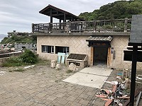 　配合橋仔活動中心重建，舊漁展館近日展開拆除作業。（圖／文：陳鵬雄）