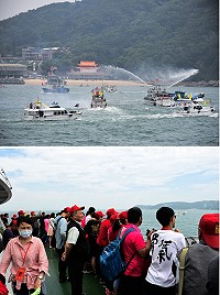 2018媽祖聖誕祝壽慶典6日首創海上巡安祈福活動,主艦臺馬輪引領船隊前進,尾隨在後船隊包括搭乘旅客的東海明珠及大小交通船、民間漁船共13艘,一路乘風破浪,圓滿完成海境巡護行程,鄉親們說跟媽祖金身同航是很難得的體驗。(圖/文:曹重偉)