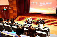　馬祖春藝結合第40屆金穗獎影展巡迴放映，5日晚間在民俗文物館播放《亮亮與噴子》；《亮》片導演李宜珊抵馬參加分享會，與現場觀眾互動愉快。（圖／文：曹重偉）