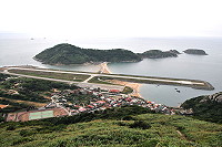 　交通部民航局正式啟動北竿機場改善綜合規劃程序，預估最快要8至10年才能完成改善目標。（圖：本報資料室）