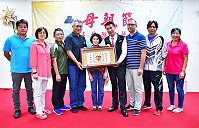 　 東引鄉慶祝母親節，表揚模範母親林翠卿女士，氣氛溫馨愉悅。（圖／文：陳其敏）